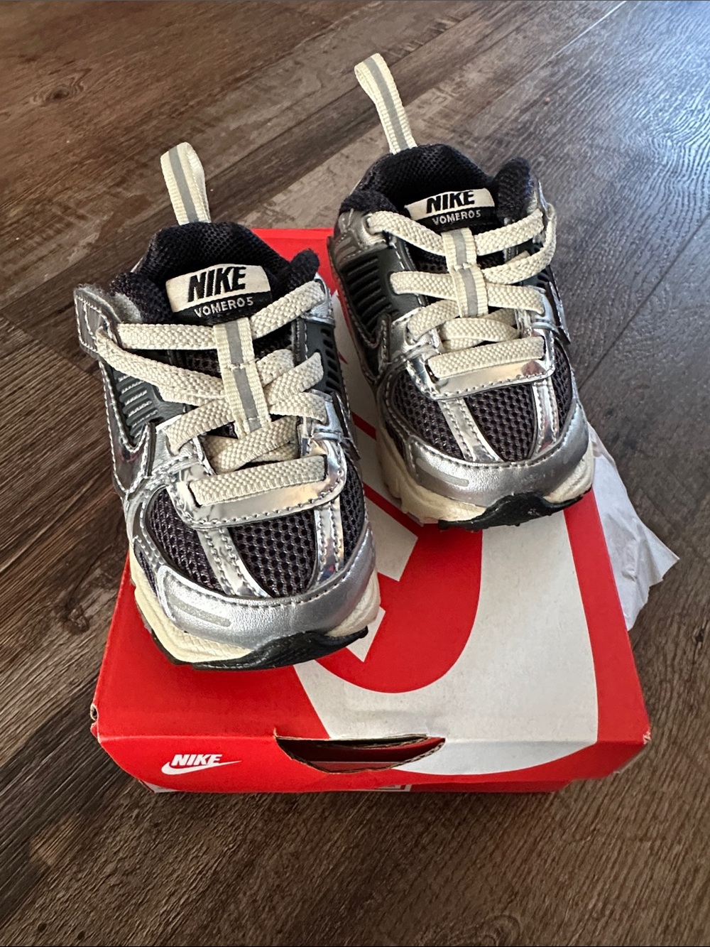 Nike Vomero Kids Silver & Black Mesh Athletic Sneakers